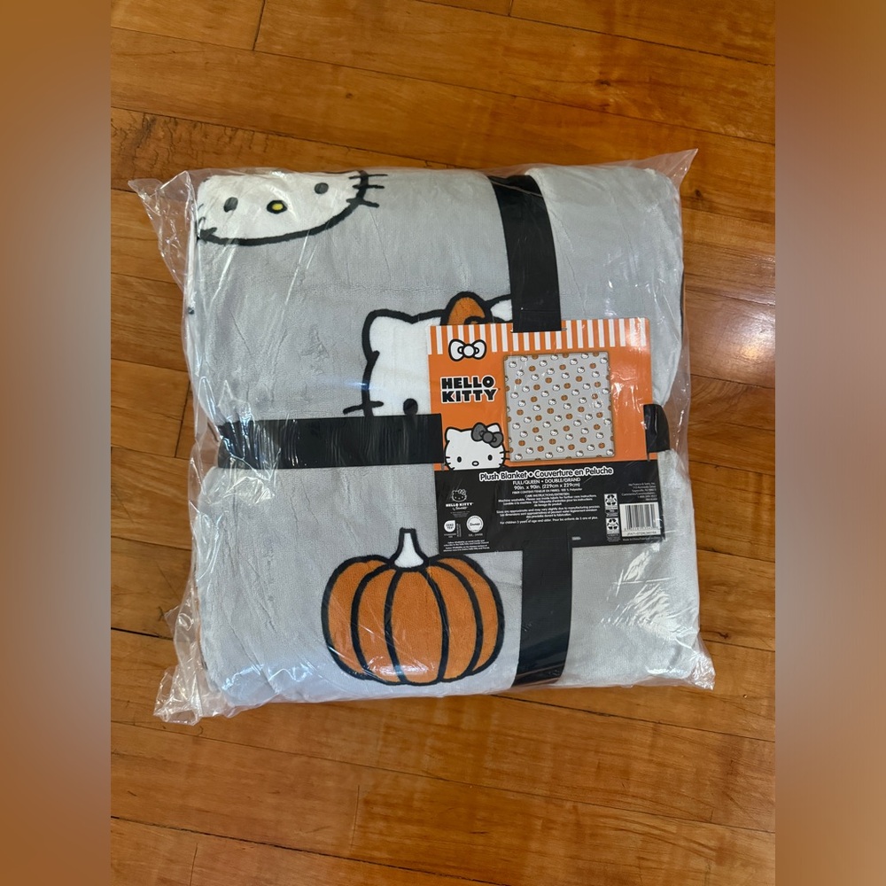 Hello Kitty Grey Pumpkin Full/Queen Plush Throw Blanket - NEW